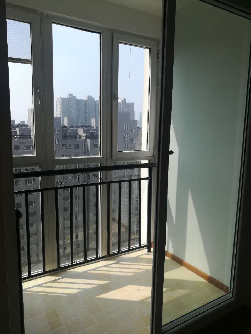 燕郊陽(yáng)臺(tái)鋪地磚
